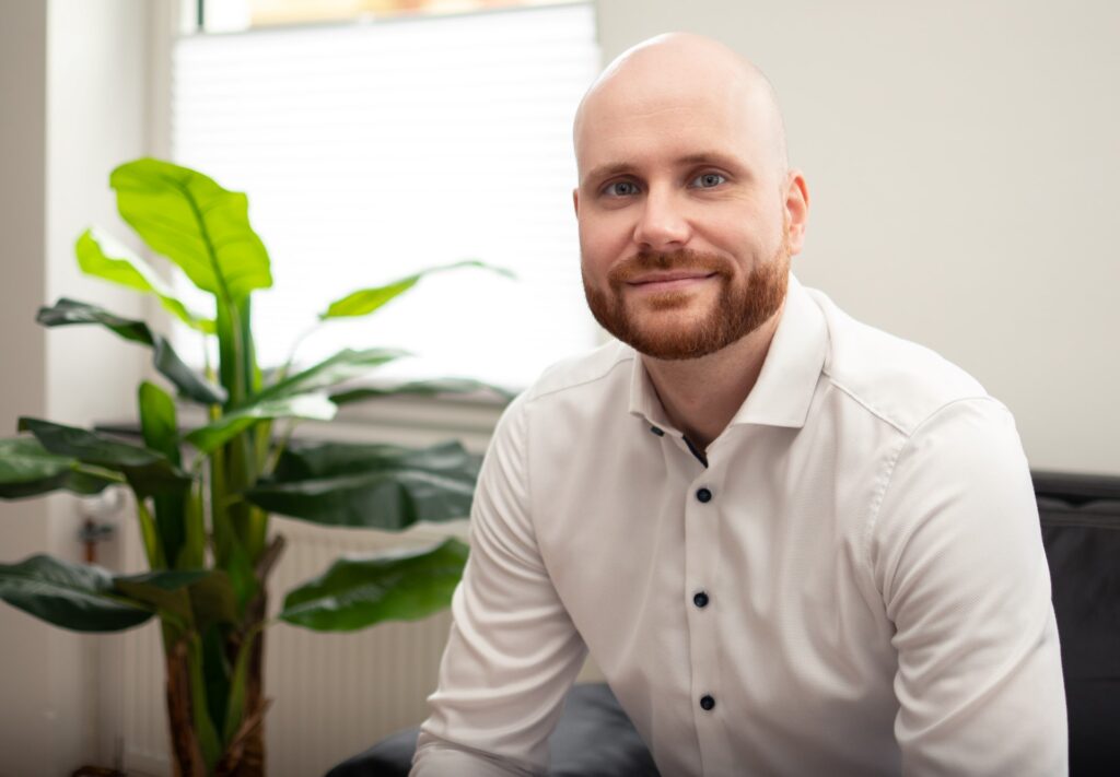 Versicherungsmakler Marcel Göbel Headshot